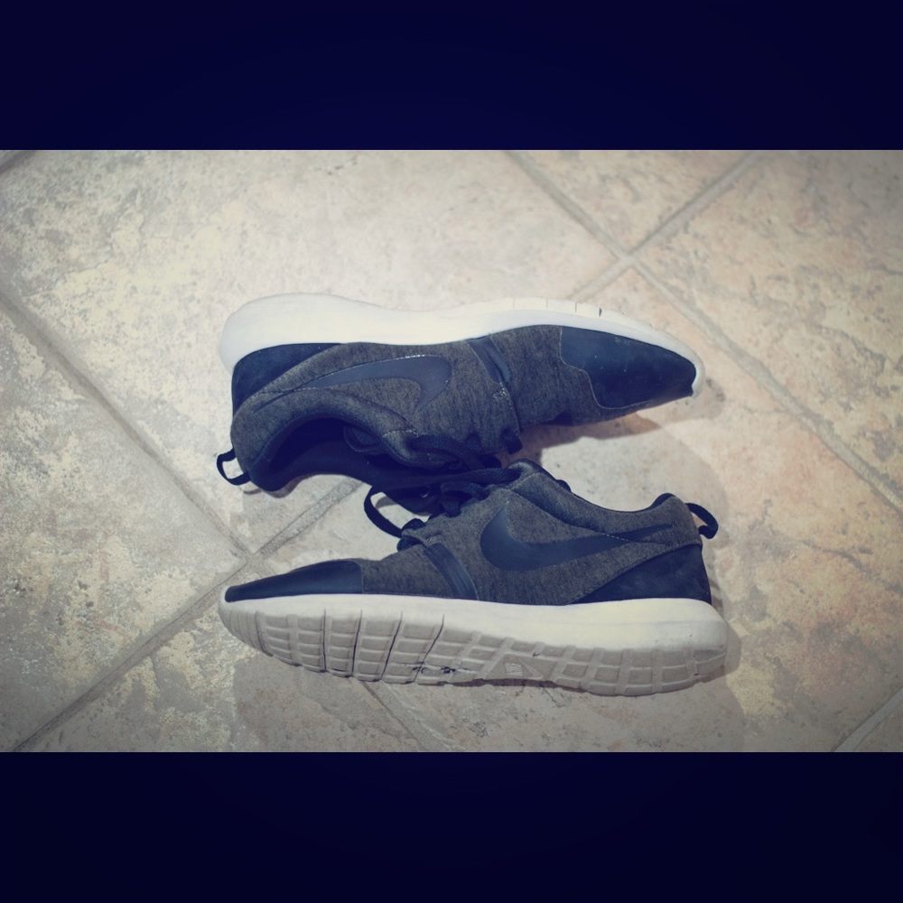 Nike Roshe NM Tech Fleece.